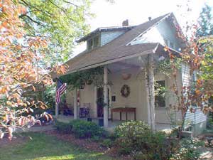 Front Exterior 919 W Lenoir